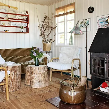 Two-bedroom Holiday In 12